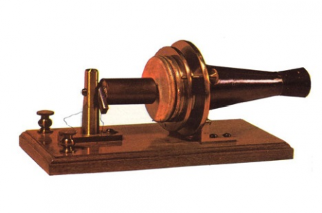 El teléfono, patentado por Alexander Graham Bell