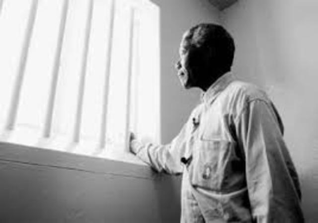 nelson mandela gets arrested again