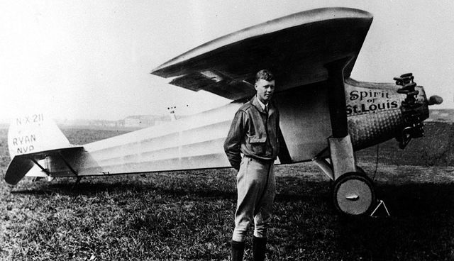 Primer enlairament d'un avió.