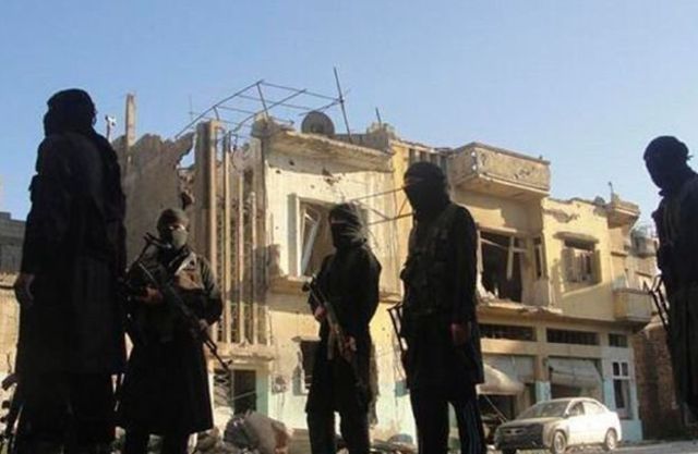 IS exploits Mosul's civilians