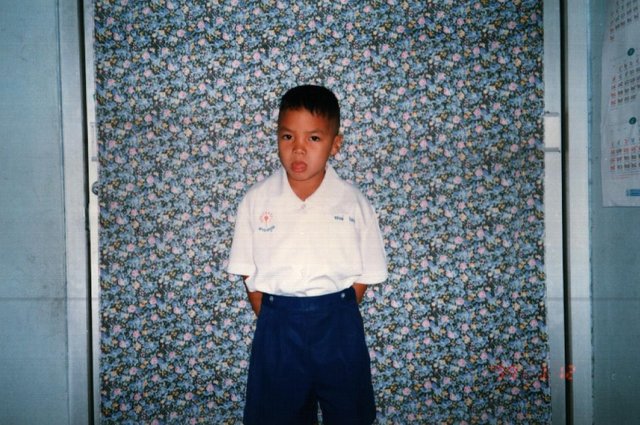 I started studying at Phuttisophon school.