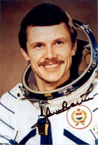 Első magyar az űrben