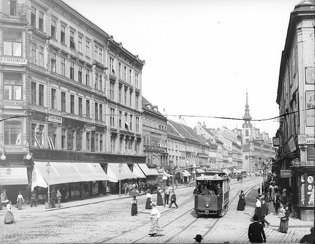 Hitler moves to Vienna