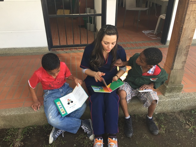 Estrategia " La hora del cuento" Con Camilo Mendez y Stiven