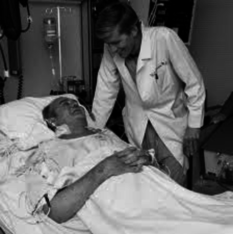 La première personne est équipé d'un cœur artificiel autonome.