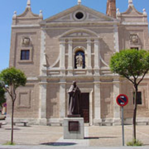 Ingresa al Convento de los Padres Carmelitas