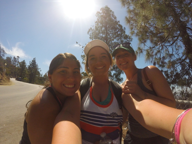 Mi infancia me enseñó a amar a mi familia y estar cerca de ellos. Me enseñó a unirme a equipos deportivos para hacer amigos y divertirme. Prueba cosas nuevas y viaja por el mundo.