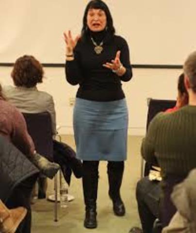 Antonia Darder Enseñando