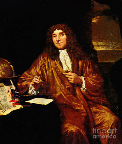 Anton Leeuwenhoek built simple Microscope