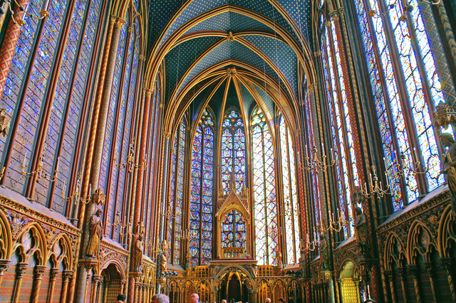 Début de la construction de la Sainte Chapelle
