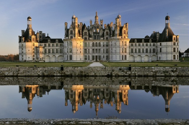 Début de construction du château de Chambord