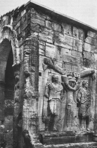 La famiglia si trasferì a Carpentras, vicino Avignone (Francia)