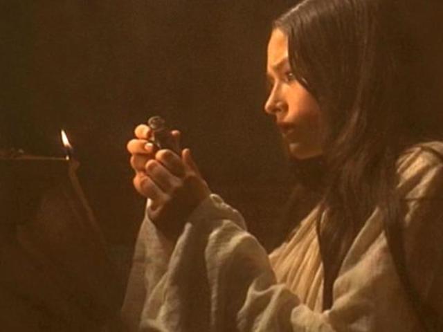 Juliet takes the potion.