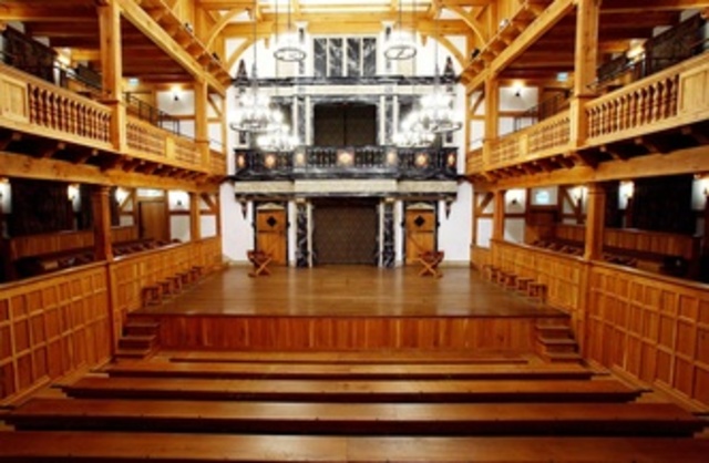 Su compañía inaugura una nueva sala, el teatro Blackfriars.