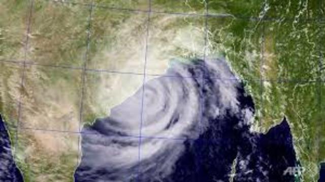 Odisha Cyclone hits India killing 10,000 people