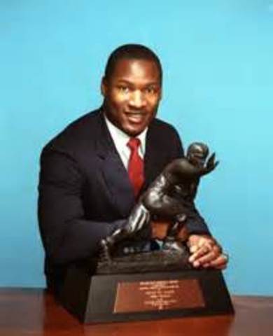 1985 won the most importan college award. The Hiesman