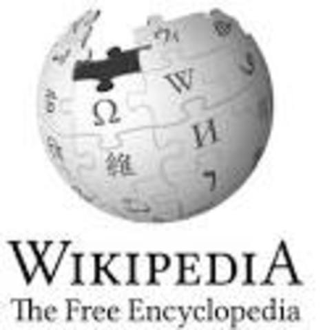 Wikipedia fue lanzada en 2001 y se convirtió en la primera enciclopedia hecha por y para internautas de manera colaborativa. A día de hoy sigue entre nosotros y aumenta el número de artículos y de aportaciones de los internautas.