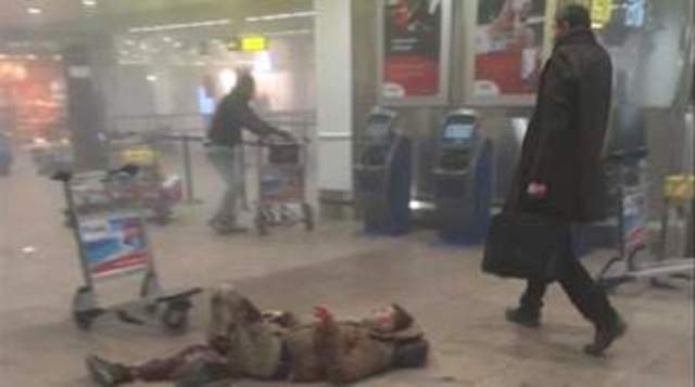 Tienen lugar dos explosiones de kamikazes en el Aeropuerto y una en el Metro de Bruselas
