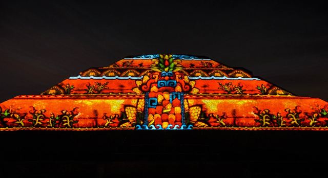 El presidente Enrique Peña Nieto inaugura el espectáculo multimedia de luz y sonido: "Experiencia nocturna en Teotihuacán",