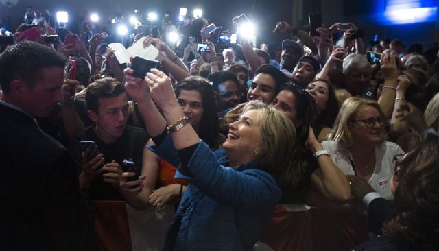 Hillary Clinton amplia su ventaja al atraer a la clase trabajadora blanca.