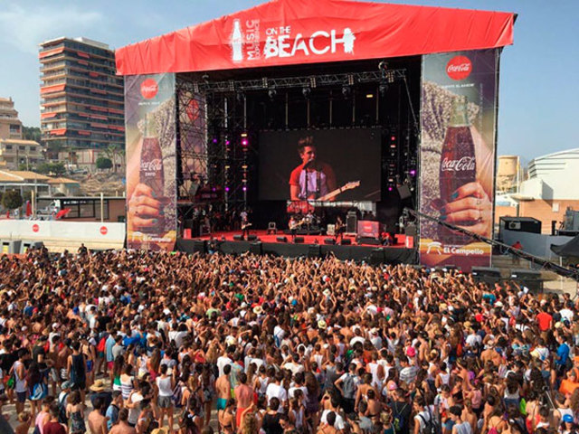we go to cocacola music experience in the beach and we do a concert in barcelona