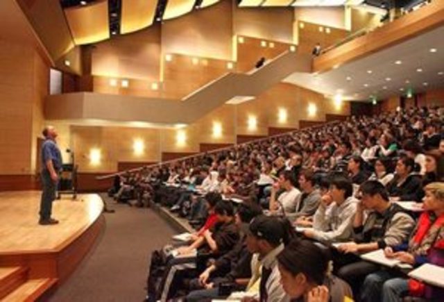 Asistir a la universidad y comenzar mis clases.