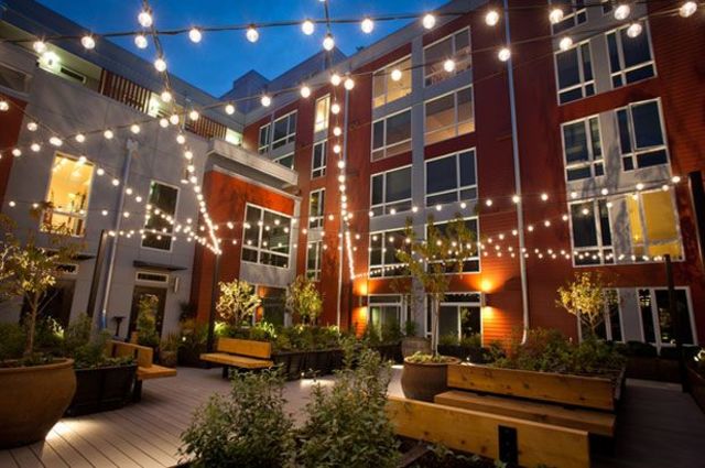 Vive en un apartamento en centro de la ciudad de Seattle con otra persona