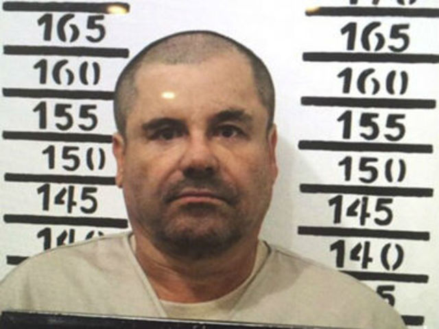 en la ciudad de Los Mochis (México), el narcotraficante Joaquín Guzmán Loera "El Chapo Guzmán" es capturado por tercera vez