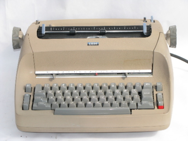 Electric Typewriter w/ corrector--- COLLEGE