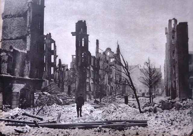 Britiske bombefly bomber ved en fejl Den Fransk Skole