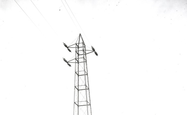 The first power lines built in Alinor