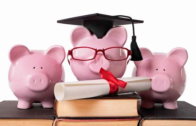 Junto fondos para una matrícula.