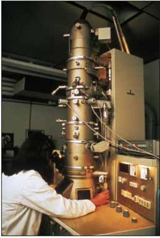 primer microscopi electronic