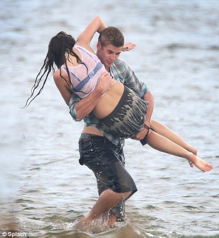 Noviazgo con Liam Hemsworth