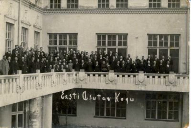 23. 04. 1919    Asutava Kogu esimene istung – Eesti parlamendi sünnipäev