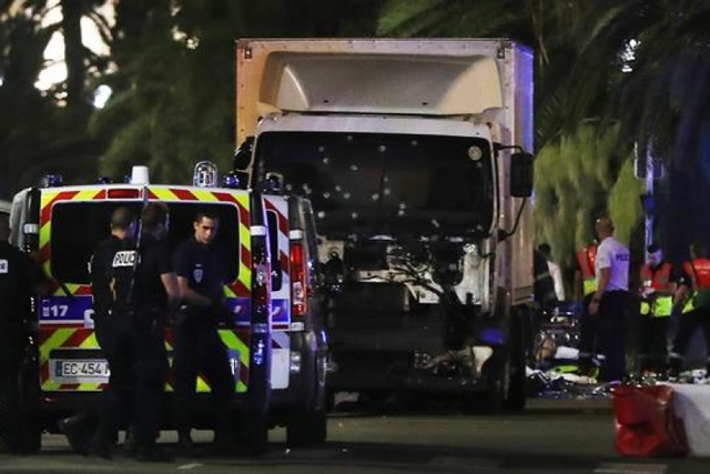 Un Camión arrolla a una multitud en Niza dejando 85 muertos y 303 heridos