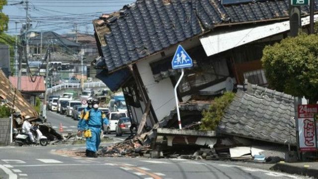 En Japón se genera un terremoto de 6.9 en escala de Richter lo que produce alertas de Tsunami