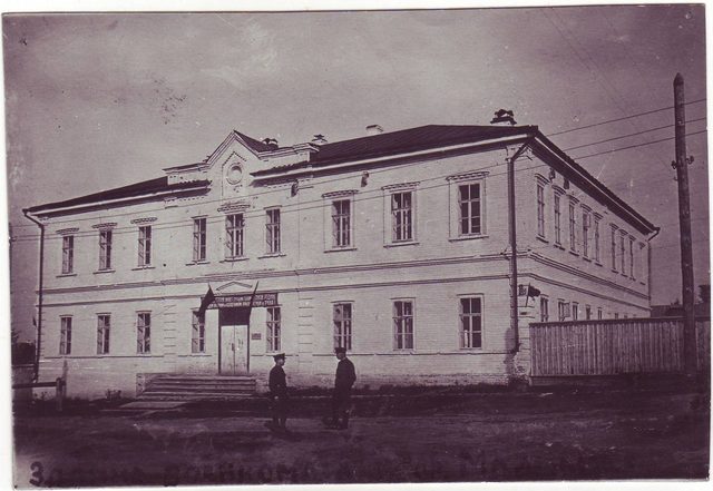 Открывается мужское приходское училище.