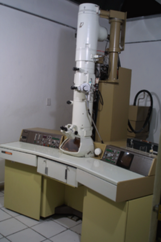 Descobriment del primer microscopi electronic