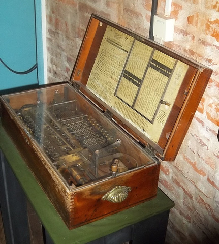 1er maquina de calcular con éxito comercial