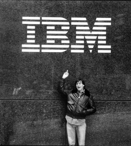 Bill Gates forma unión con IBM