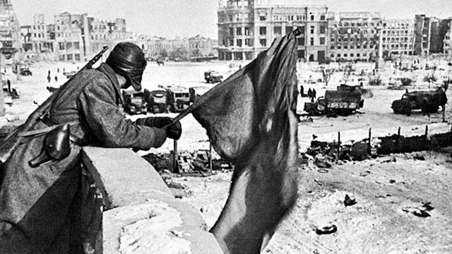 Soviet Union Defeats Germany at Stalingrad