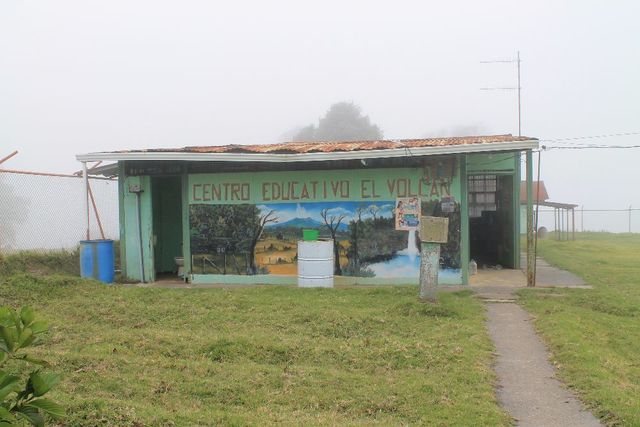 Proyecto de restructuración de Escuelas Unidocentes: Aplicación experimental de un “Modelo de Escuela Unidocente sin grados”  a la Región de Turrialba 1983-1984