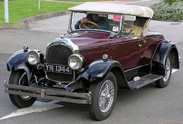 Se fabrica el Chrysler Imperial E-80