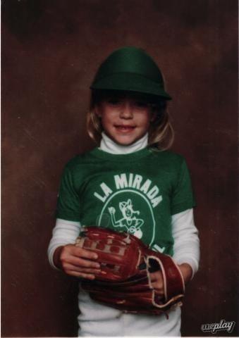 She starts playing at the age of 5.