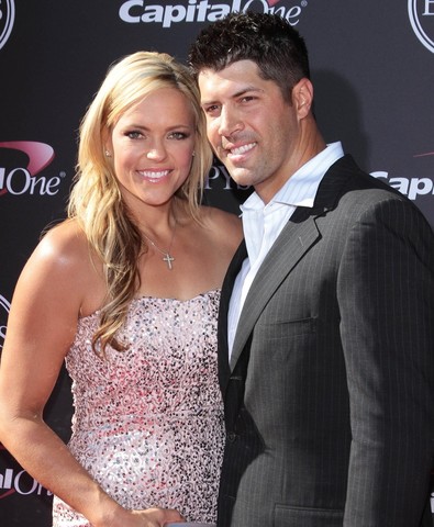 Jennie marries Casey Diagle.