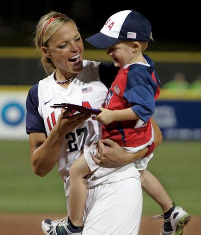 Her first son Ace is born.