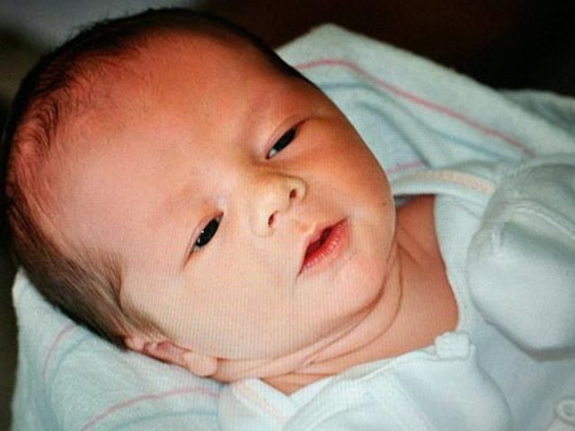 Her second son Diesel is born.