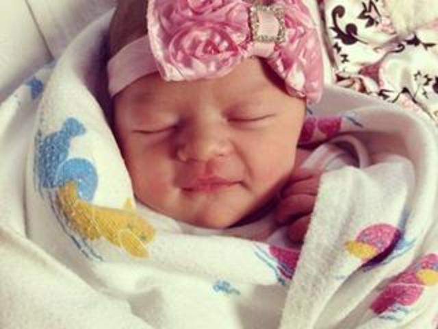 Her third child, Paisley is born.