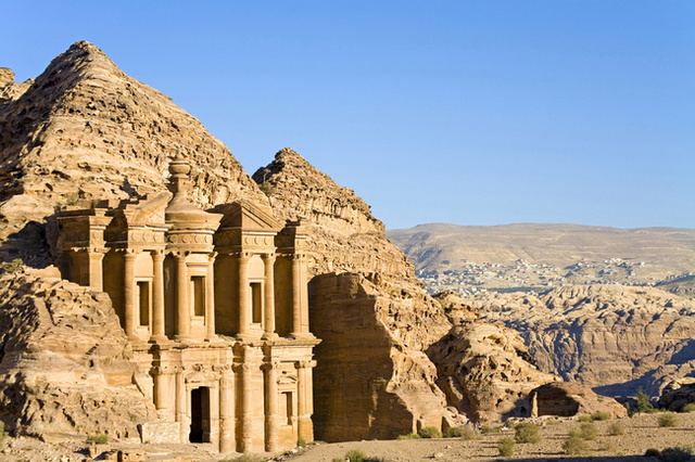 Urbanismo, templos, cuarteles,